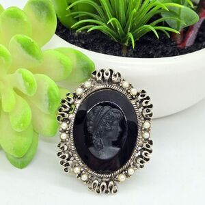 Vintage Black & Silver Tone Cameo Faux Pearl Pin Brooch Or Pendant
